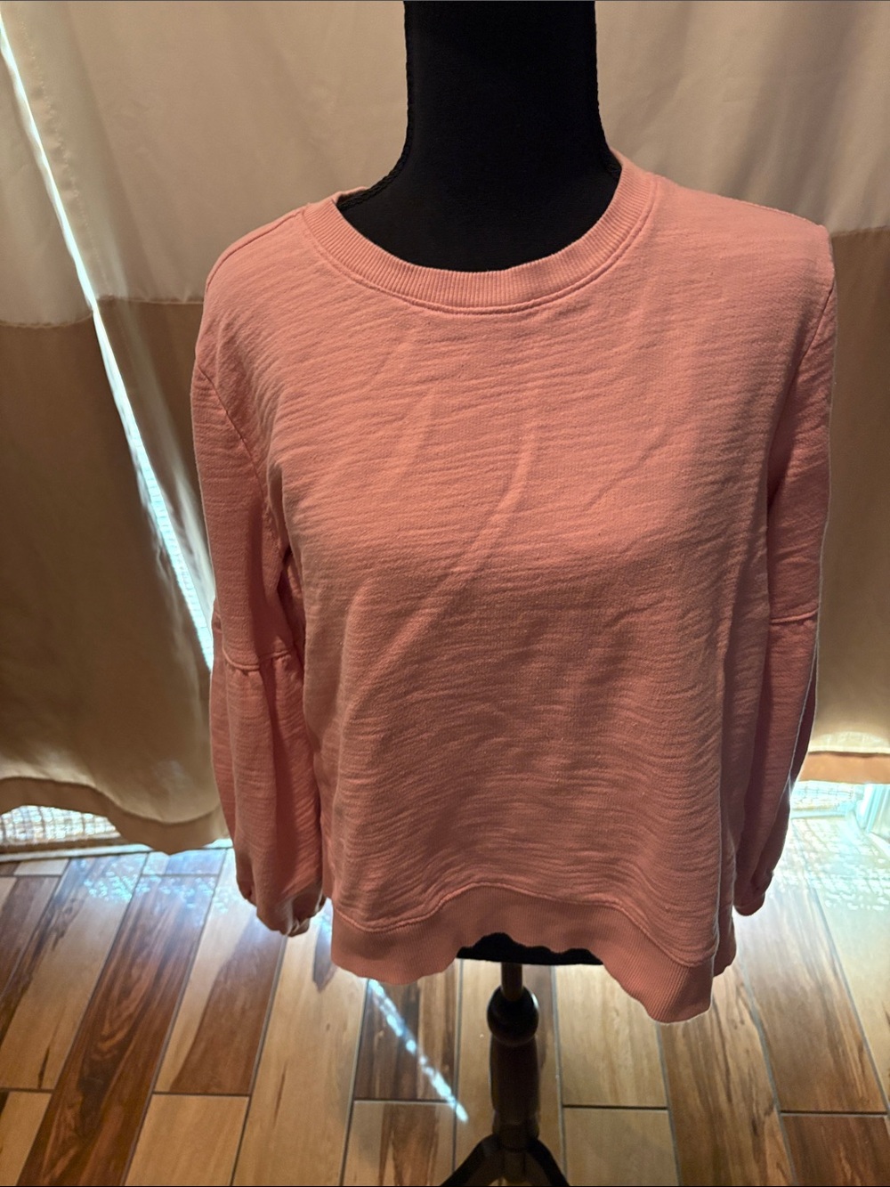 New without tags Time and Tru Pink Puff-Sleeve Crew Sweatshirt